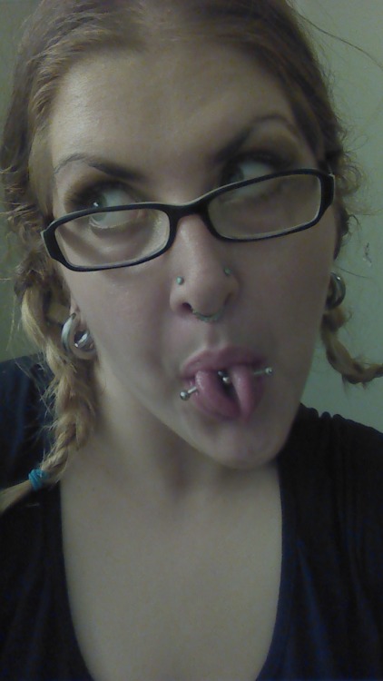 qu-est-ce-le-fok: geeky girl. love my tongues. playing around… xx/❤