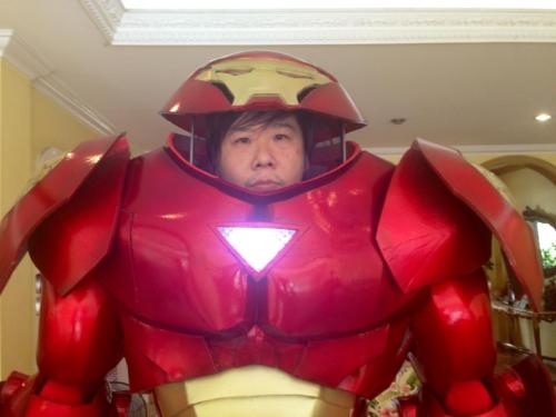 dr-archeville:  cosplay-gamers:  Hulkbuster Cosplay by Pablo Bairan Photography by Tanya Bairan  Cool! 