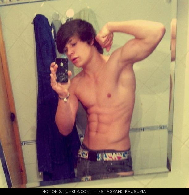 those-cute-boys:  2822leroy:  hotonig:  @pausuria  Please be gay. http://2822leroy.tumblr.com/