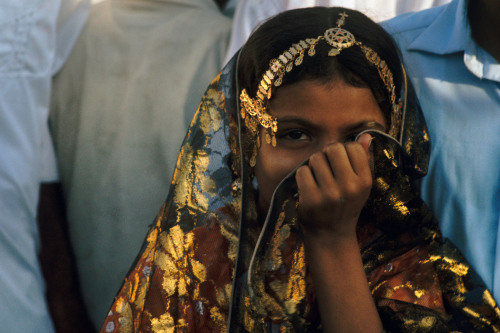 biladal-sham:Girl from Oman, 1972, Bruno Barbey