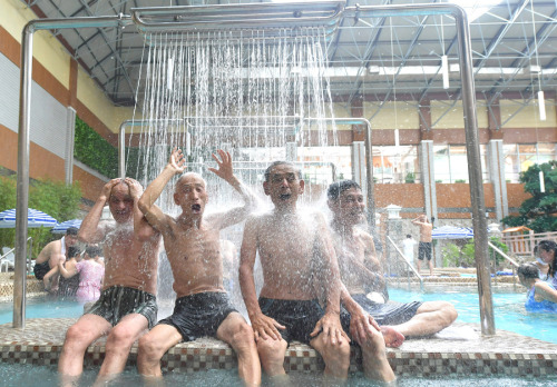 War Veterans Enjoy Themselves at Yangdok Hot Spring Resort [July 31 Juche 109 (2020) KCNA]The partic