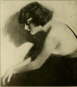 Lesanneeselegantes: Corinne Griffith - 1920