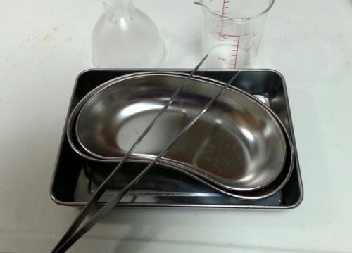 bibidebabideboo: “キッチン用品を自分の好きなようにコツコツ揃えてるんだけど、夫になんかやだって言われた。” ● “こういうのもあるんだけどすごく評判悪い。” ● “これにね、さばいた魚の内臓とか入れると最高なんだけど、地抜きする前のレバーを入れて夫に「ご家族の方こちらへどうぞ」って言ったらまあヒィヒィ言って嫌がられたよね。”