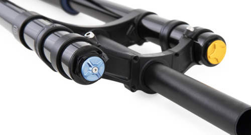 mtblike: aces5050:(via First Look: Öhlins DH38 Downhill Fork - Pinkbike)  ロゴ　ダサい。 ロゴ カッチョいい♡