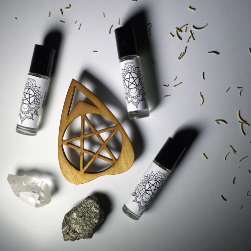 earthoglove: DIY Crystal infused Meditation &amp; Perfume Oil This oil can be used in many 