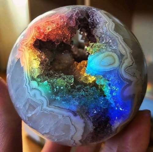 artisticlog:This rainbow geode is so stunning