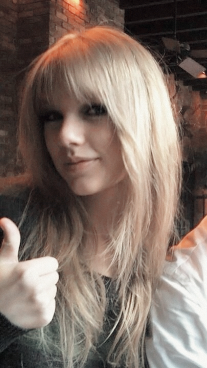 corneliaedits: taylor swift locks! like/rb ‹3