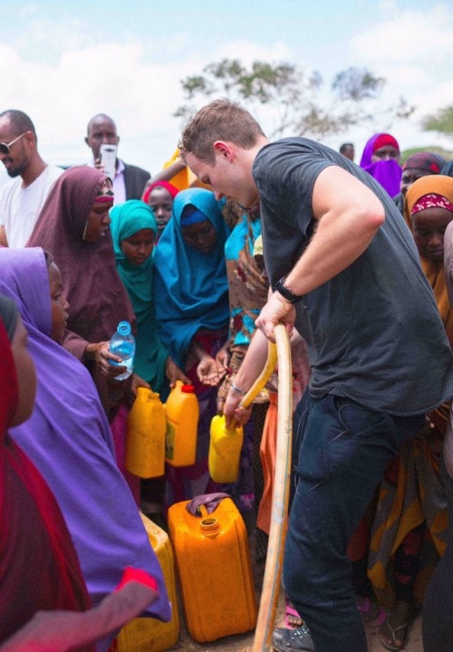 weavemama:  fingerguns-pewpew:  weavemama:  THIS IS SUCH GREAT NEWS  Somalia is going through a terrible famine right now and millions of Somalians are going each day without proper food and water. People are traveling by foot for MILES just to to find