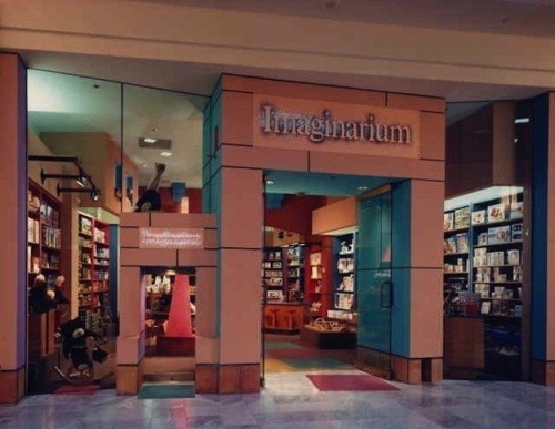 smolllboy:RIP 90s mall stores OMG I&rsquo;m so way to old