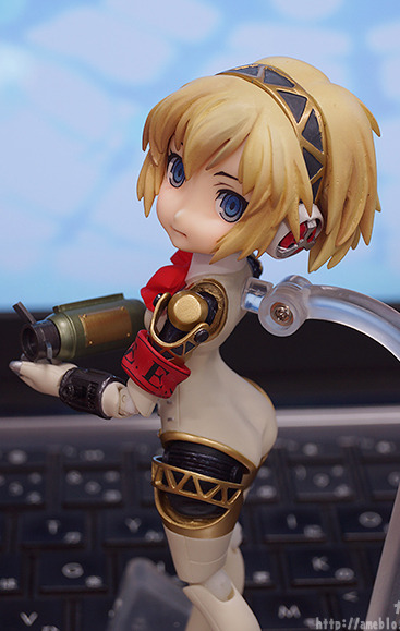 Parfom Aigis! It&rsquo;s bigger than nendoroid but smaller than figma (  ⚆