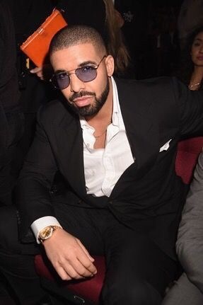 yourfavoritemales:  daddy was looking scrumptious at the ama’s