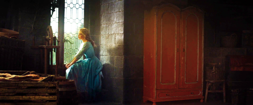 i am LONGING for a good recording of lily james singing lavender’s blue in this scene