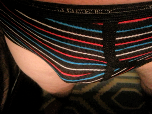 jckybriefs4me:Got some vintage Jockey briefs on EBay! The black briefs with bright stripes are tri