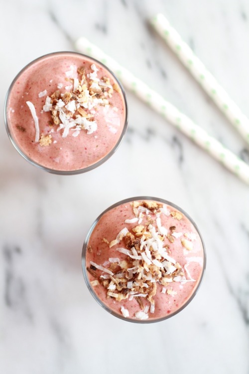 yummyinmytumbly: Strawberry-Banana Colada Smoothie