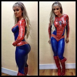 lado-b-fakes:  This is why i LOVE día de muertos (aka halloween day by gringos). I’d love to catch me in her spider web, if you know what i mean.