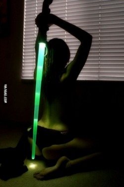 Freaking-Nerd-Kid:  Donthatethegeek:  She Is Using The Force In The Right Way! 