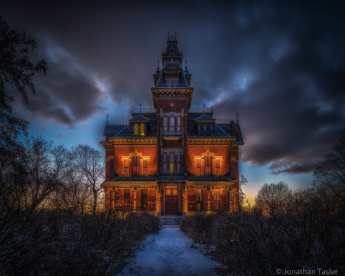 steampunktendencies:Compilation of creepy victorian houses More victorian houses 