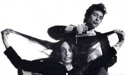 bobdylan-n-jonimitchell:Bob Dylan and Joan