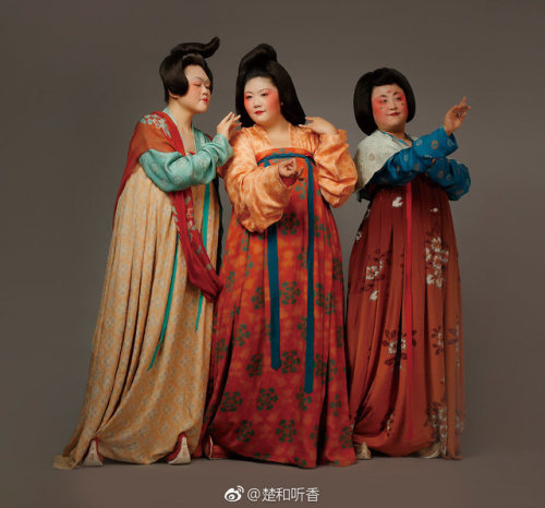 dressesofchina:Recreated costumes based on Tang-dynasty clay figures