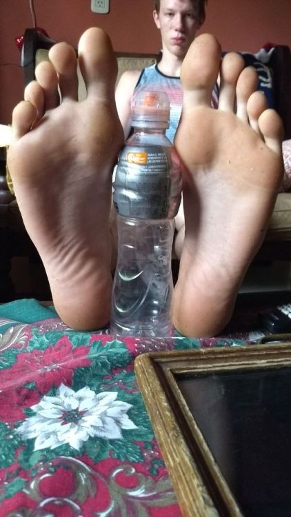 xxxlmassivefeetguys: Massive feet basket guy teen SIZE 20 USMore content: www.patreon.com/massivefee