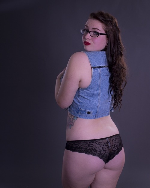 glassesxxqueen shows off a denim vest, and adult photos