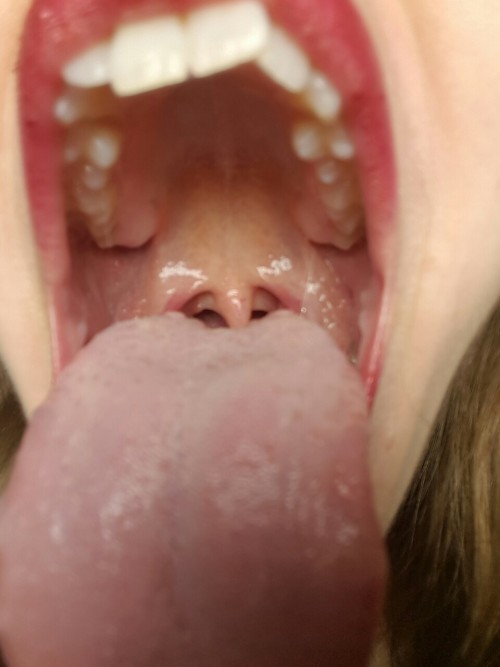 Porn Pics Tongues Out