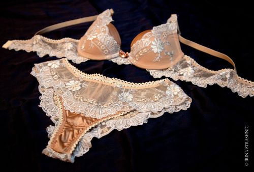 Beautiful handmade pieces of Irina Strashnic © https://www.facebook.com/strashnicirina  Best of Lingerie: www.radical-lingerie.com