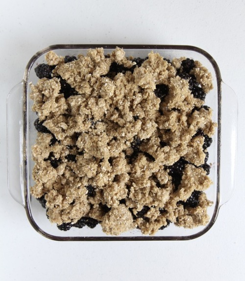 foodffs:  Classic Blackberry CrispFollow for recipesGet your FoodFfs stuff here