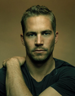 over40gayblacksingle:  digginthatdude:  Paul Walker  One of his best pics YET!