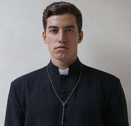 makingsatanblush:  islandboi2013:  drip-drip-drip-drip:  christ.    pleze suck my