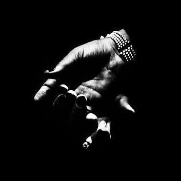 modernizor: The hands of Billie Holiday by Herman Leonard. #billieholiday #hermanleonard #jazz #icon