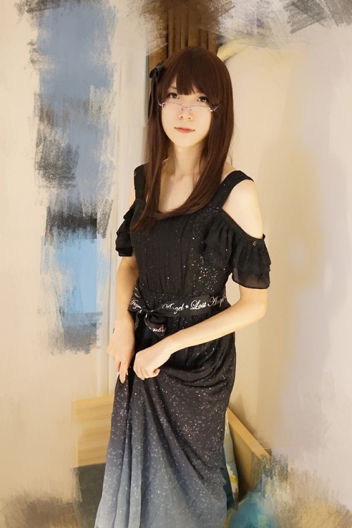 Porn photo mizuki-kusagi:  难得穿一次偏日常的裙子~长裙还算能驾驭住=_,=