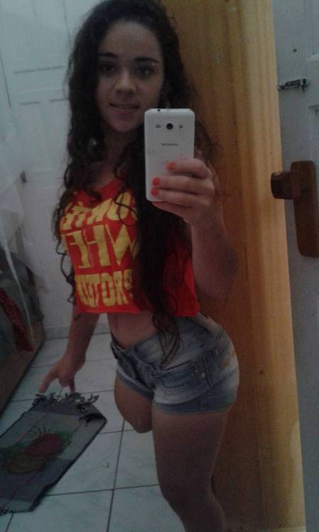 amputeelover1967: Hottie!!! Sexy hot pants and stump is erotic