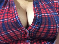 curiouswinekitten2:  First time on cleavage