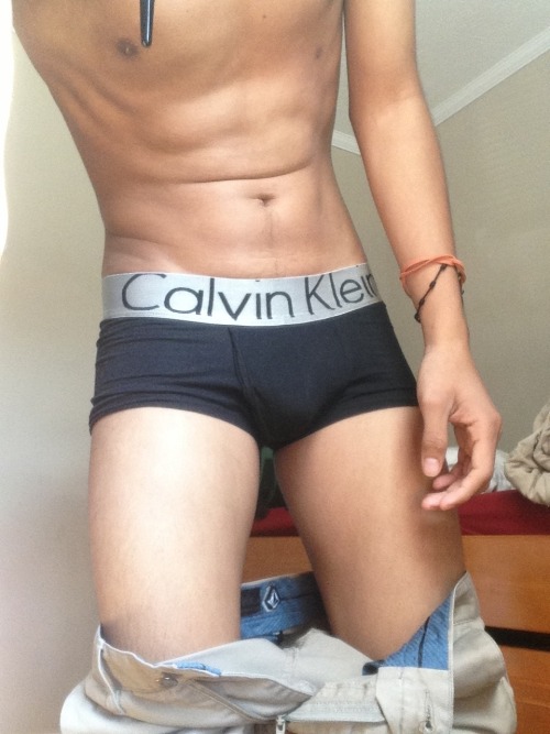 hotguyshotunderwear:  Look at this super sexy follower submission from http://thesmilingfray.tumblr.com showing off his sexy body in those Calvin Klein undies!  Keep them cummin~