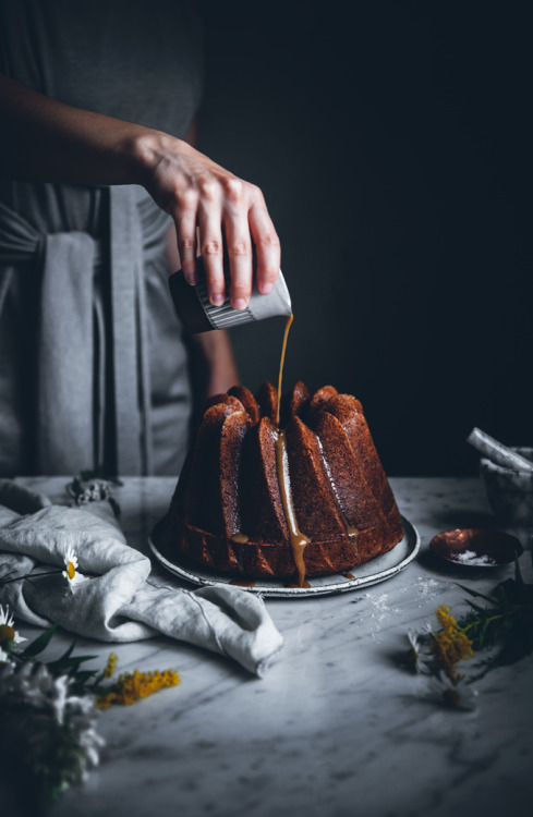 sweetoothgirl - BANANA BUNDT CAKE WITH HOT BUTTERSCOTCH SAUCE