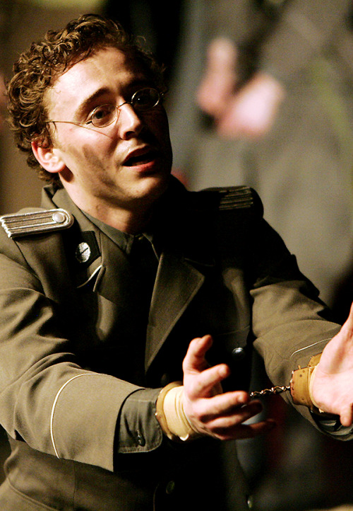thehumming6ird:Tom Hiddleston as Posthumus/Cloten in Cheek by Jowl’s Cymbeline (2007)
