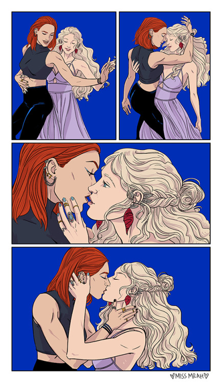 I did a little comic for my dear friend @leilahmoon from her fic To the Moon. Ginny x Luna is one of