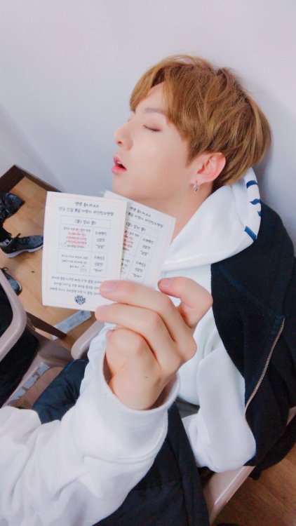 4hob: parkmochi:sleeping nochu shots taken by jimin the rice cake @bobagorl