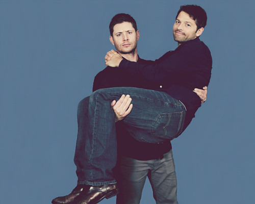 mishacoliins:Well actually he’s not strong enough (✿¬‿¬)Well actually he’s a bit heavy right now (◠﹏
