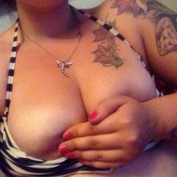 thicksnoww:  Free the nipple #nipple @boobs