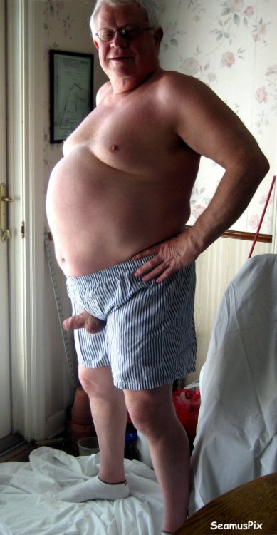 fontelino10:  nizar89:  johnharrisson27:  Beautiful sex man, Love to have it off with him.  Lovely daddy you want company  q gostoso