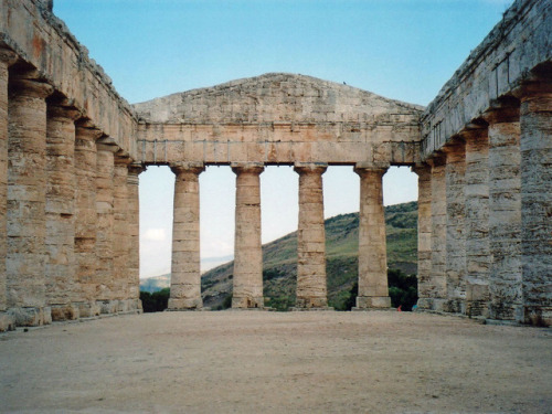 via-appia:Greek temple, Segesta, Sicily, c. 420 BC