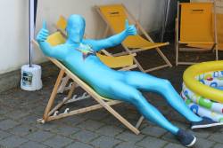 lycladuk:  Chillin’ out after his zentai