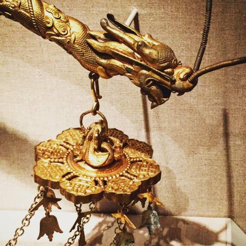 The emperor&rsquo;s incense burner. #China #dragon #museum #solidgold #1800s #Lifesmellsgoodifyouret