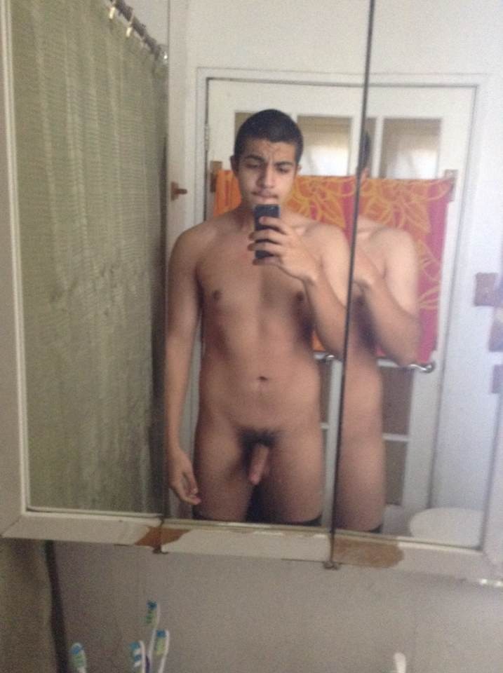 chakaslatinos:  Selfies!!! Papasitos.