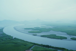 lovesouthkorea:  Suncheon Bay is the biggest colony of reeds in Korea. Among all of the world’s wetlands, it is widely known for attracting the largest number of rare birds. There are about 140 species of birds. It is the first Korean coastal wetland to