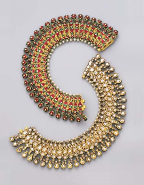 A pair of diamond and enamel anklets (sanklas) Mughal or Deccani, late 19th centuryEach ankle bracel