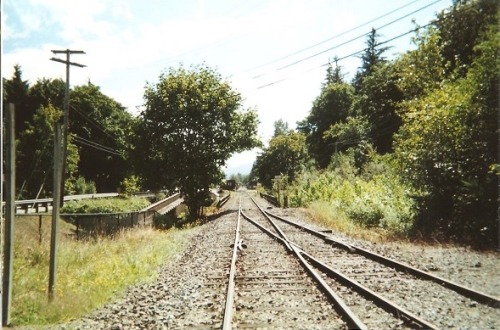 louiswaggadocio:  unculturedmag:  Accidental Twin Peaks Pilgrimage (2012) In August of 2012, my mom took me along on a business trip to Seattle. She spent most of the day in meetings, so I was left alone to explore. I realized that the filming locations