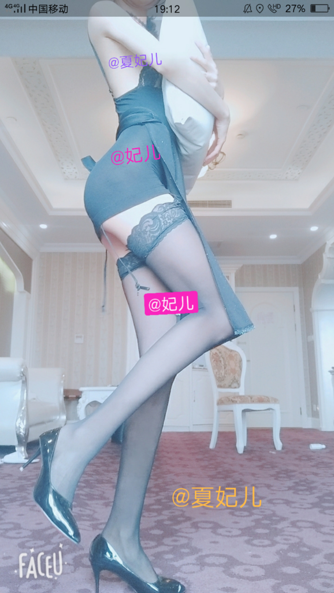 lnn001224:  照片我本人，有些博主，拜托你们发自己的照片好不好！！！！把别人脸上打上马赛克，贴上贴纸，照片就是你了？？？？？可笑！！！！